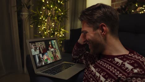Virtual-Christmas-meeting-with-with-friends